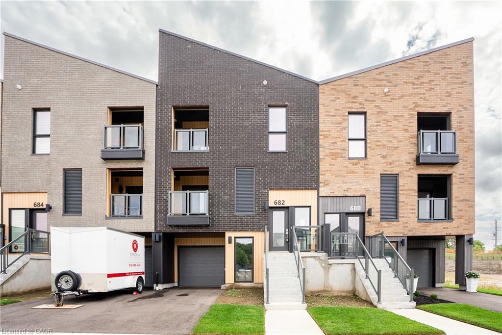 682 Benninger Dr, Kitchener, ON N2E 0J4