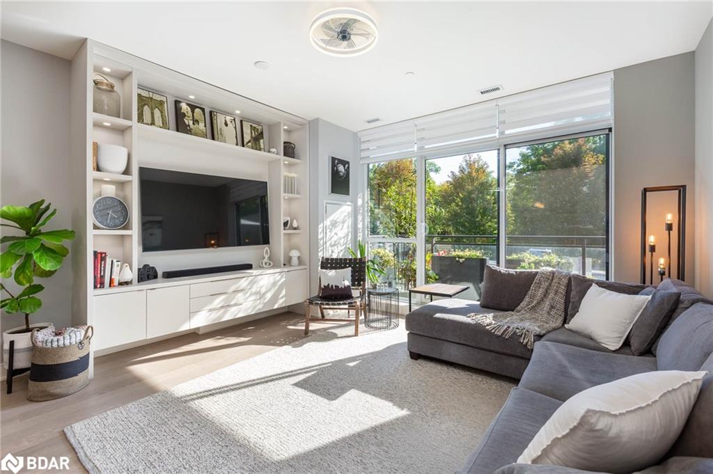 1575 Lakeshore Road West Road W Unit 105, Mississauga, ON L5J 0B1