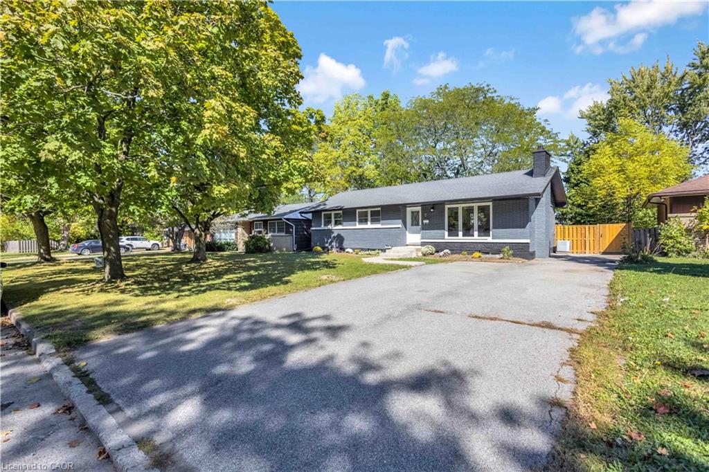 7 Swan Dr, St. Catharines, ON L2T 2C2