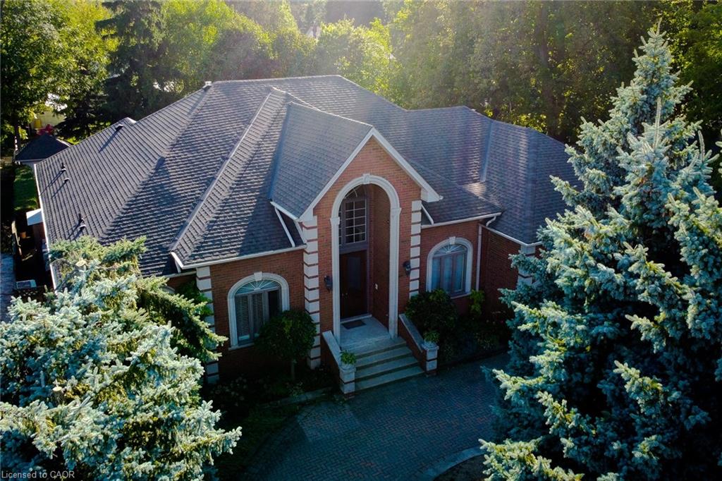 499 Scenic Dr, Hamilton, ON L9C 1G7
