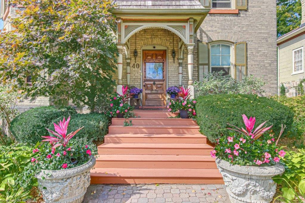 40 Broadway St E, Brant, ON N3L 2R6
