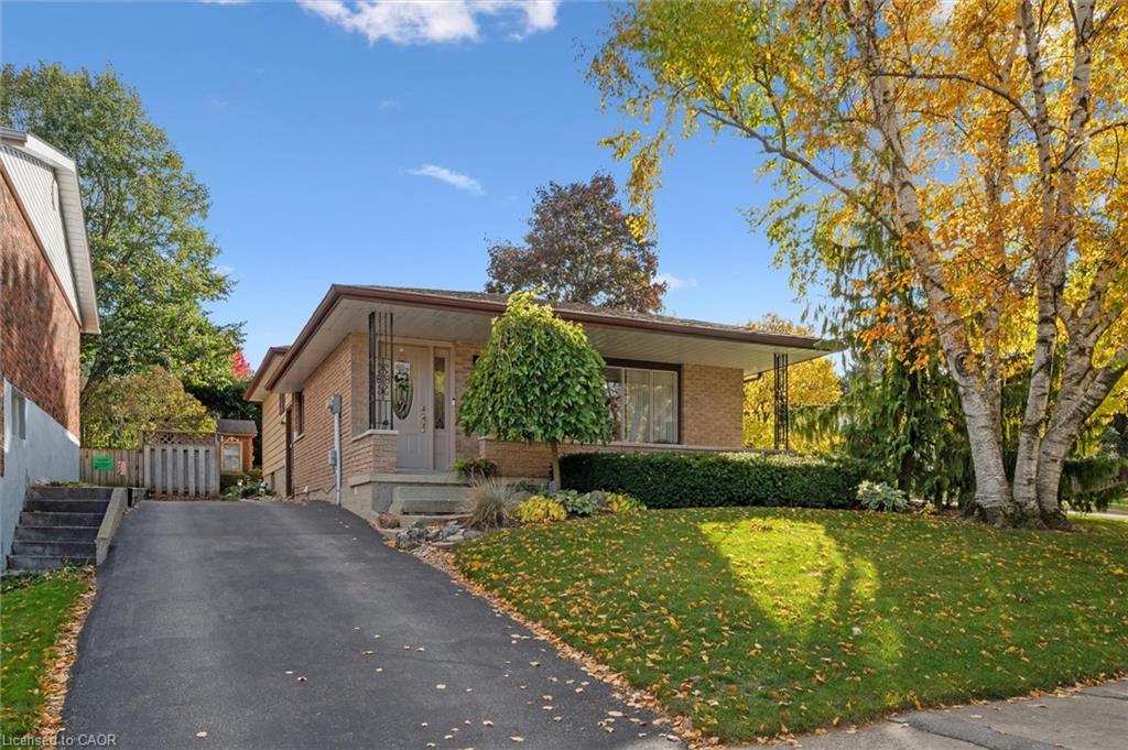 61 Sandsprings Cres, Kitchener, ON N2E 2A5