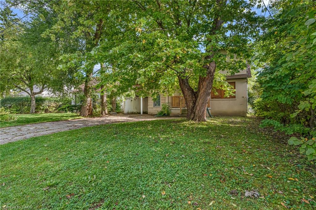 63 Minnewawa Rd, Mississauga, ON L5G 1C6
