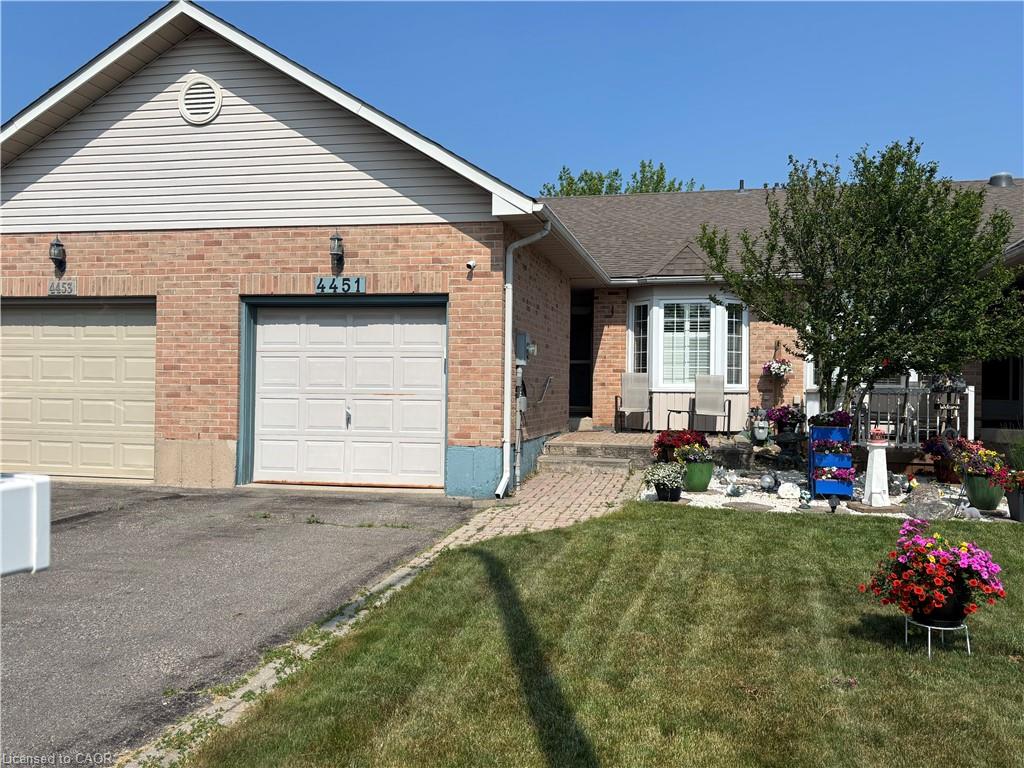 4451 Michael Ave E, Beamsville, ON L3J 0E2
