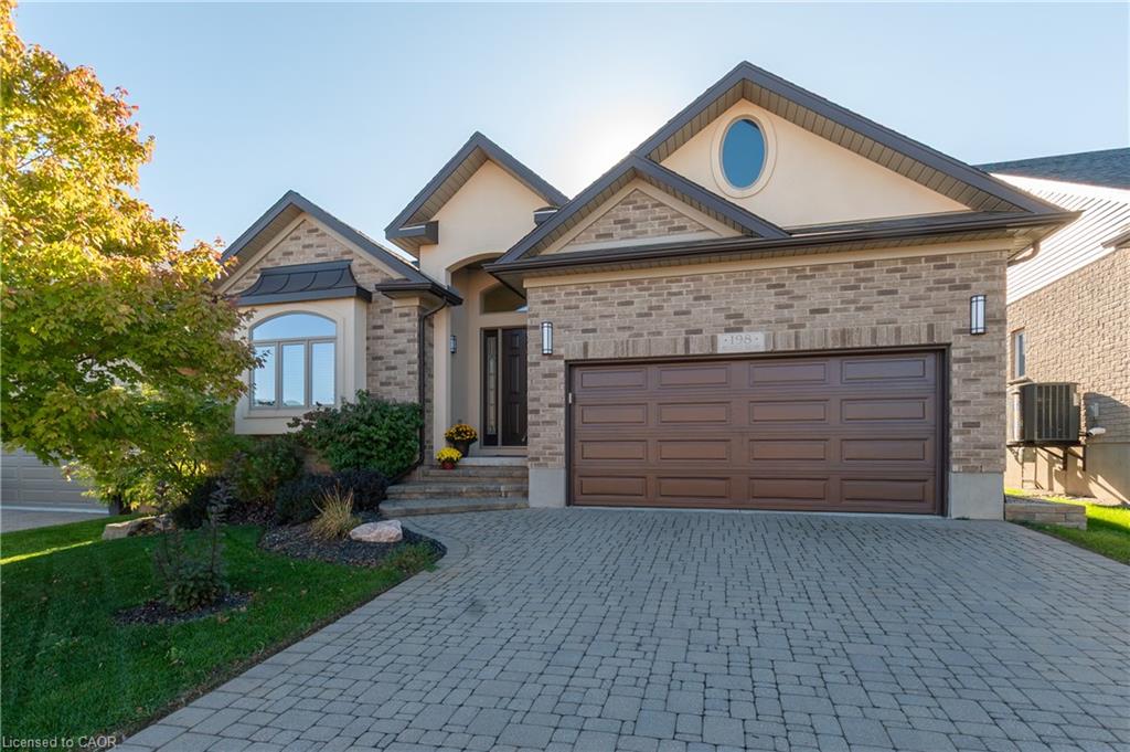 198 Piccadilly Sq, Wilmot, ON N3A 4L6