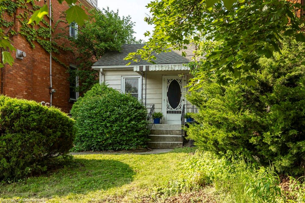 33 Melbourne St, Hamilton, ON L8P 2A5