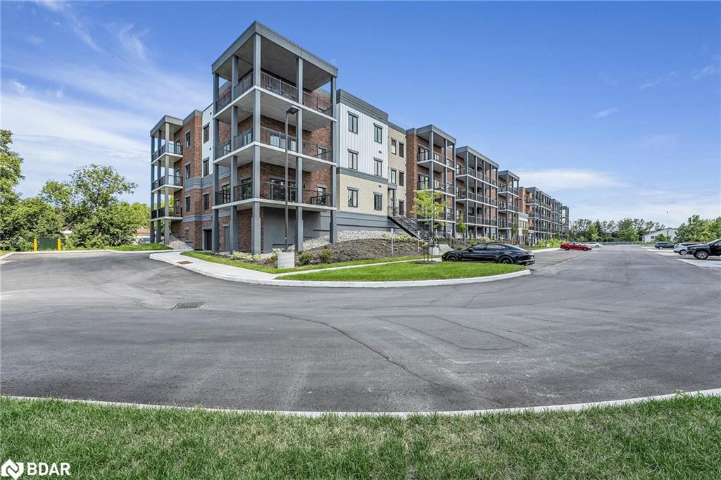 121 Mary Street Unit 211, Creemore, ON L0M 1G0