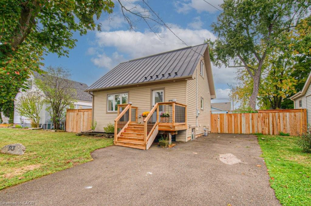 93 Alexander Dr, Brantford, ON N3T 5C6