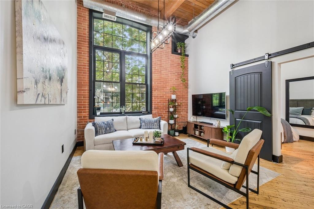 24 Cedar Street Unit 303, Cambridge, ON N1S 0B2