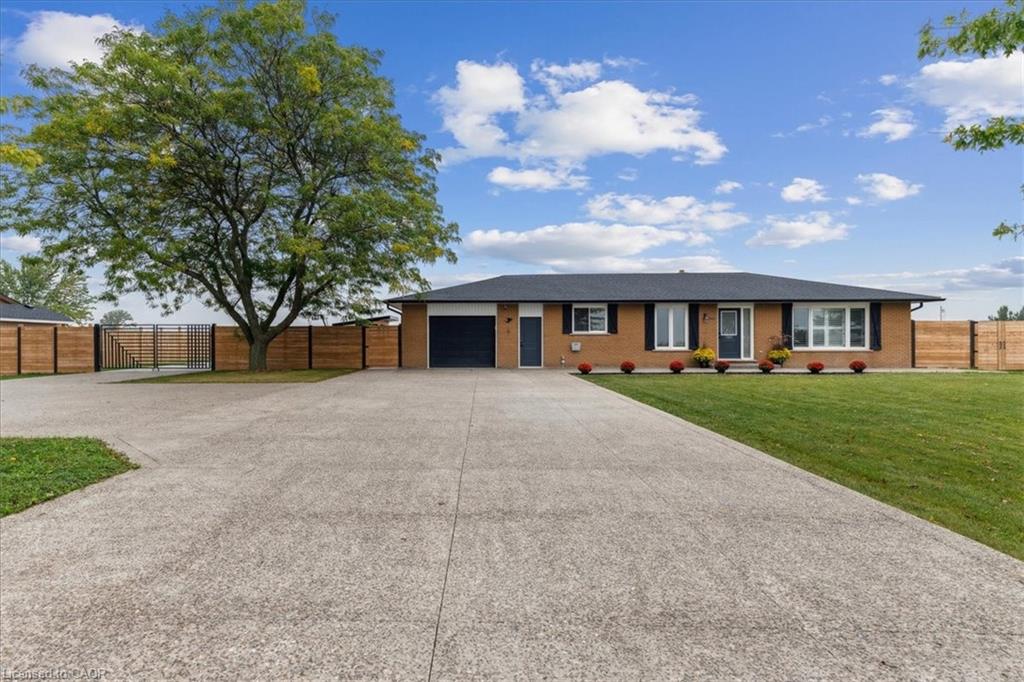 214 Binbrook Rd, Hamilton, ON L0R 1C0