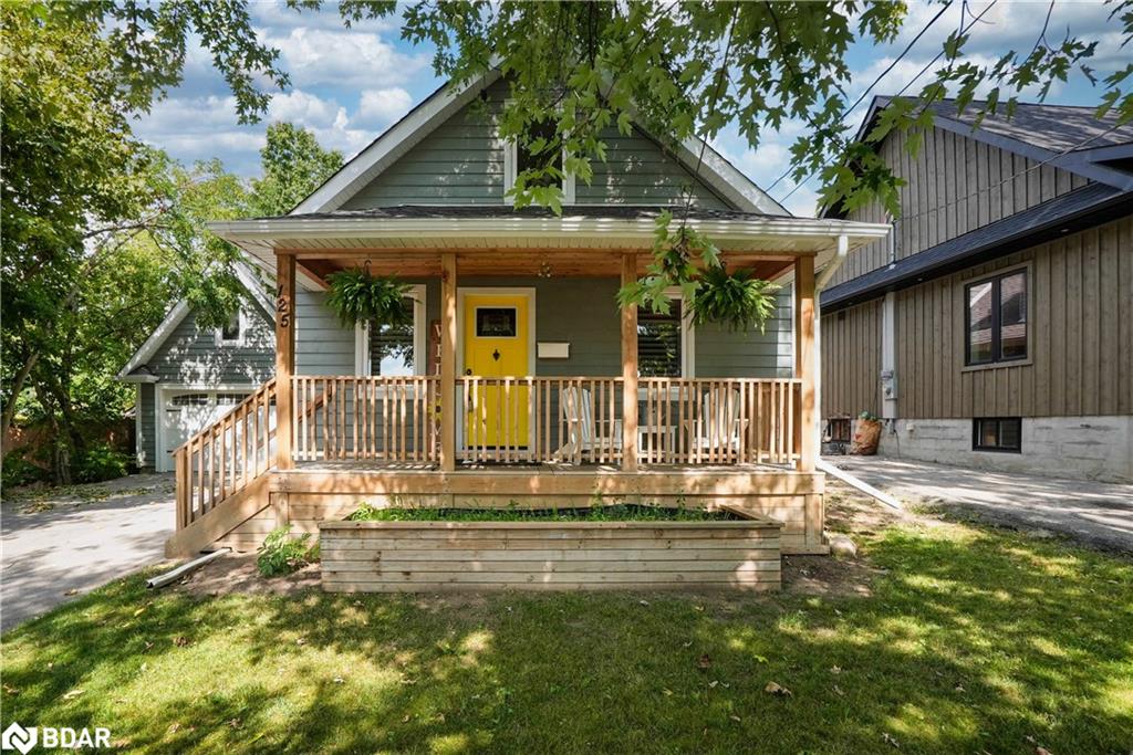 125 Dundonald St, Barrie, ON L4M 3T7