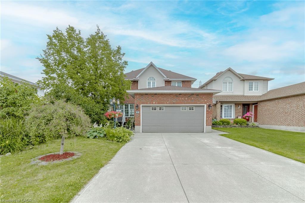 32 Vineberg Dr, Hamilton, ON L9B 2P6