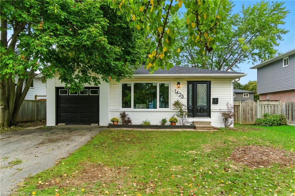 1423 Thornton Rd, Burlington, ON L7M 1N6