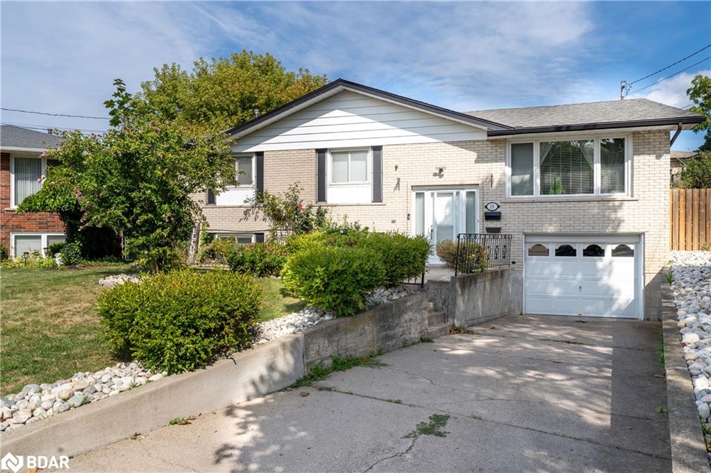 15 Joy Ct, Hamilton, ON L8K 5R7