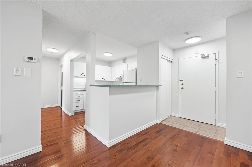 15 Hofstetter Avenue Unit 406, Kitchener, ON N2A 3Z7