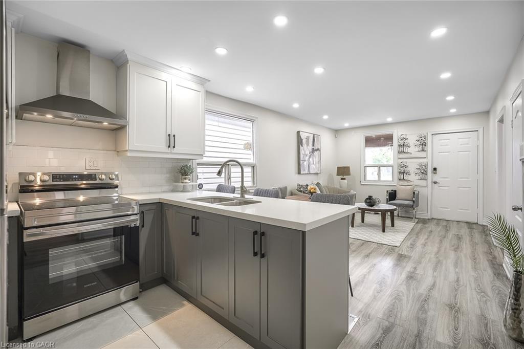 230 Mcanulty Blvd, Hamilton, ON L8H 3J1
