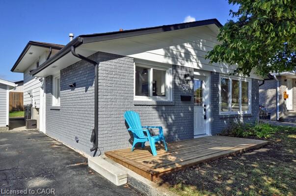 30 Grenadier Rd, Cambridge, ON N1R 6E7