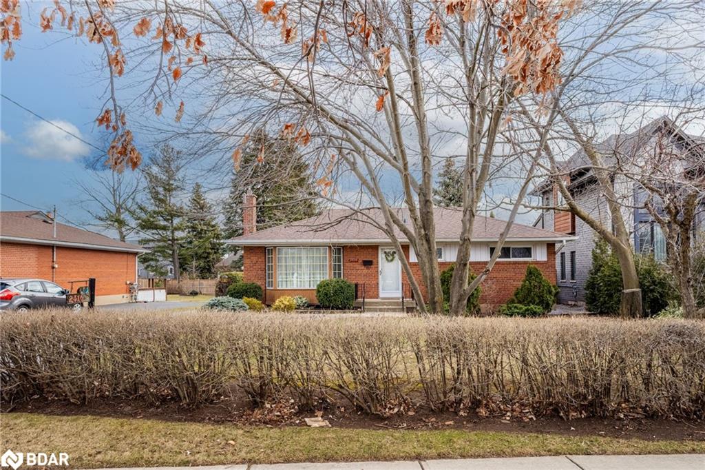 2416 Rebecca St, Oakville, ON L6L 2B2