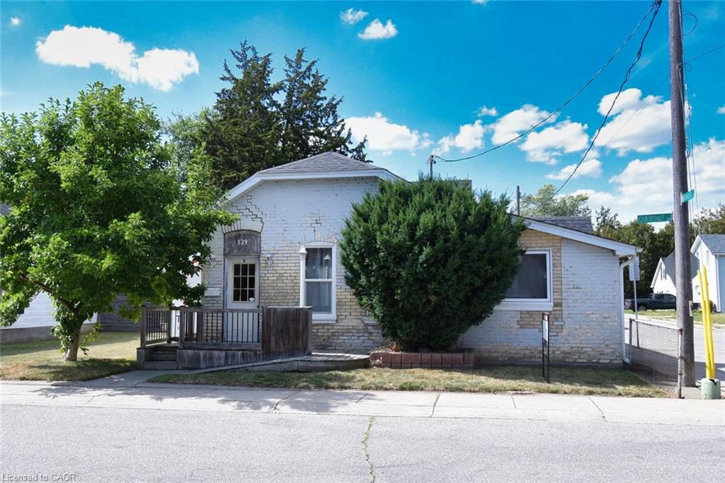 139 Chestnut Ave, Brantford, ON N3T 4C8