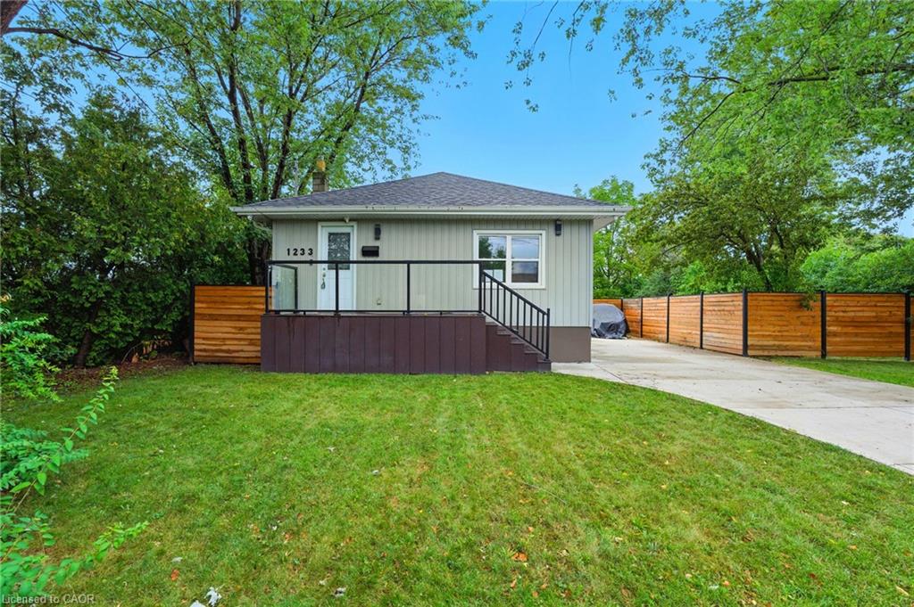 1233 Coric Ave, Burlington, ON L7R 3S4
