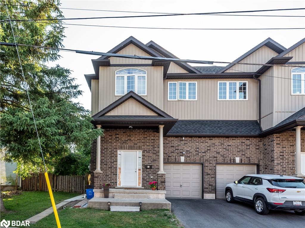 81 Wellington Street North St, Thorold, ON L2V 2E8