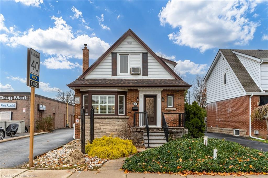 15 Empress Ave, Hamilton, ON L9A 1M1
