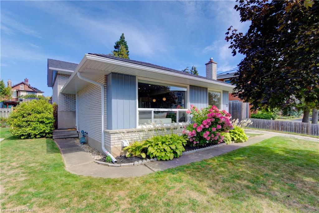 76 Kenwood Dr, Kitchener, ON N2B 3H2