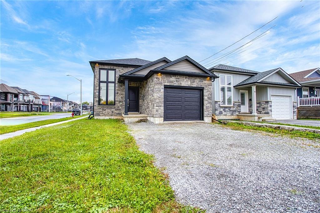 43 Sauer Ave, Welland, ON L3B 0C7