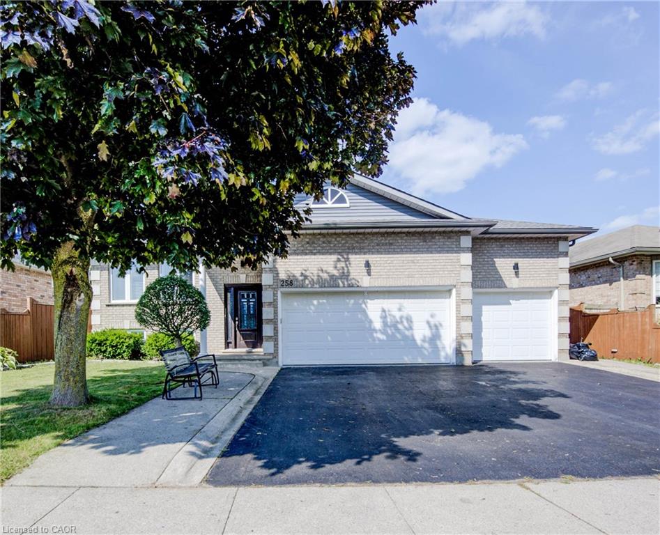 258 Saginaw Pkwy, Cambridge, ON N1T 1R7