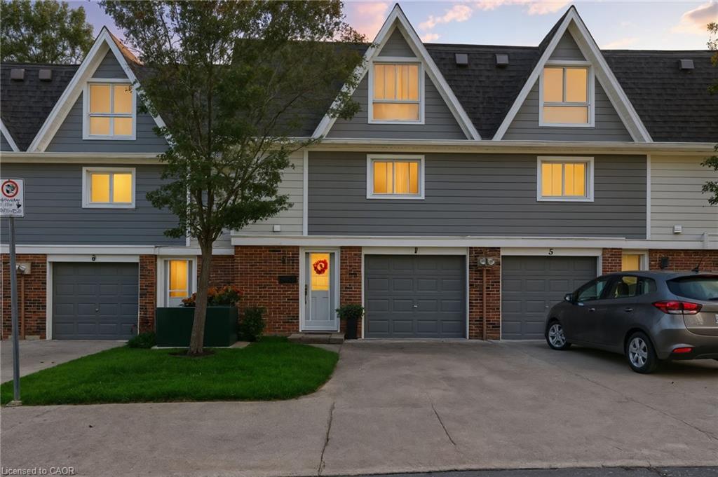 7 Trudy Ct, Hamilton, ON L9H 5P6