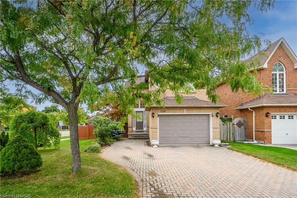 1210 Sandpiper Rd, Oakville, ON L6M 3S3
