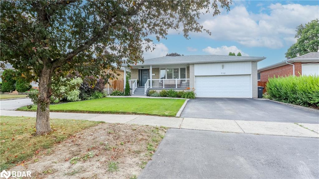 752 Silcote Rd, Mississauga, ON L4Y 2R6