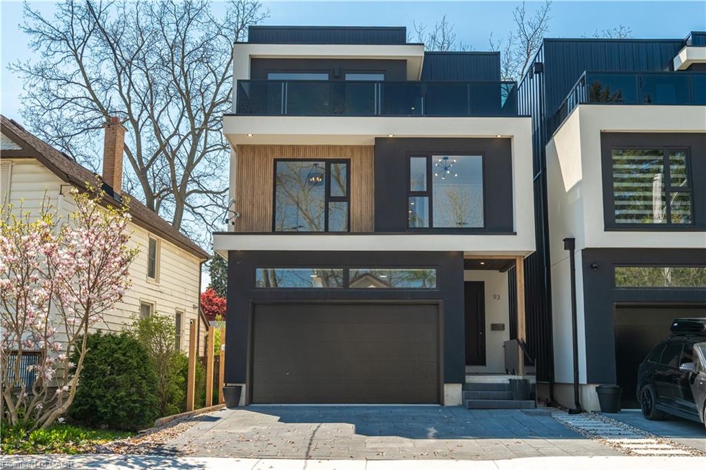 93 Oak St, Cambridge, ON N1R 4L3