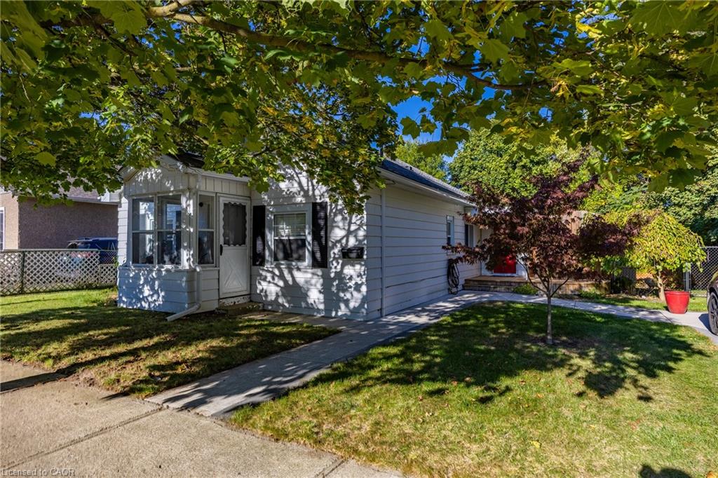 32 Wade Ave, Brantford, ON N3T 1W8