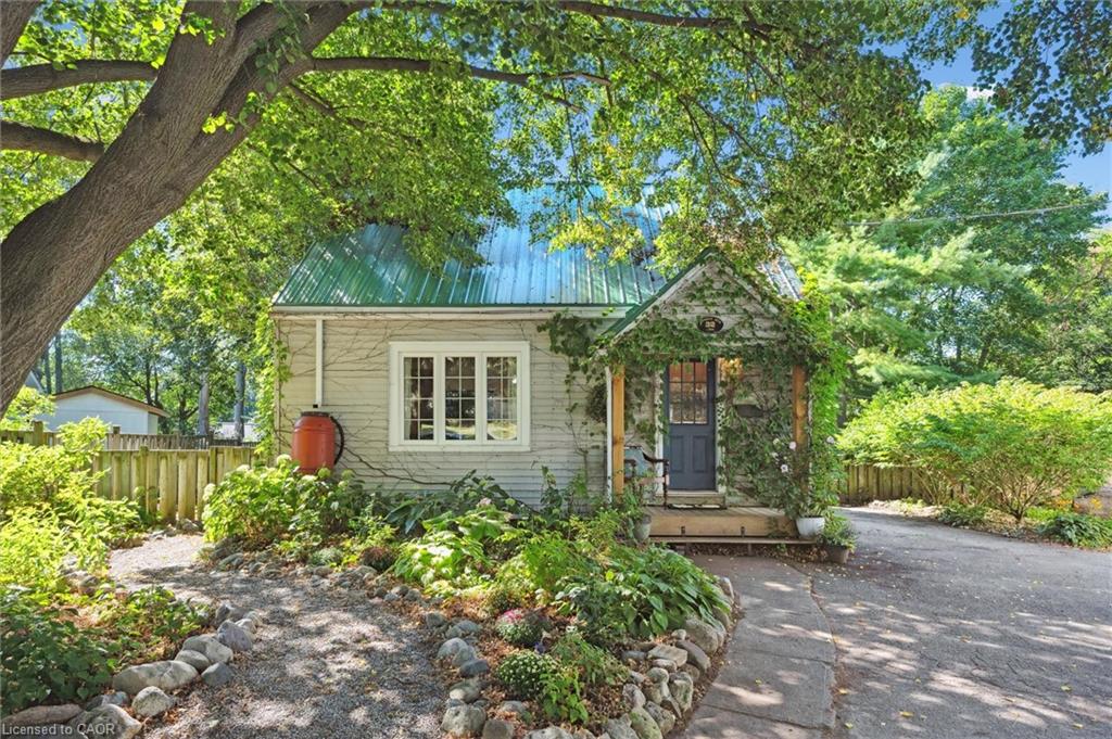 32 Merritt Blvd, Guelph, ON N1H 6C9
