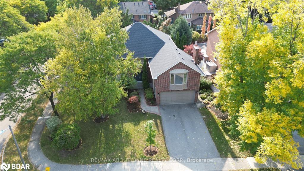 398 Barclay Cres, Oakville, ON L6J 6H9