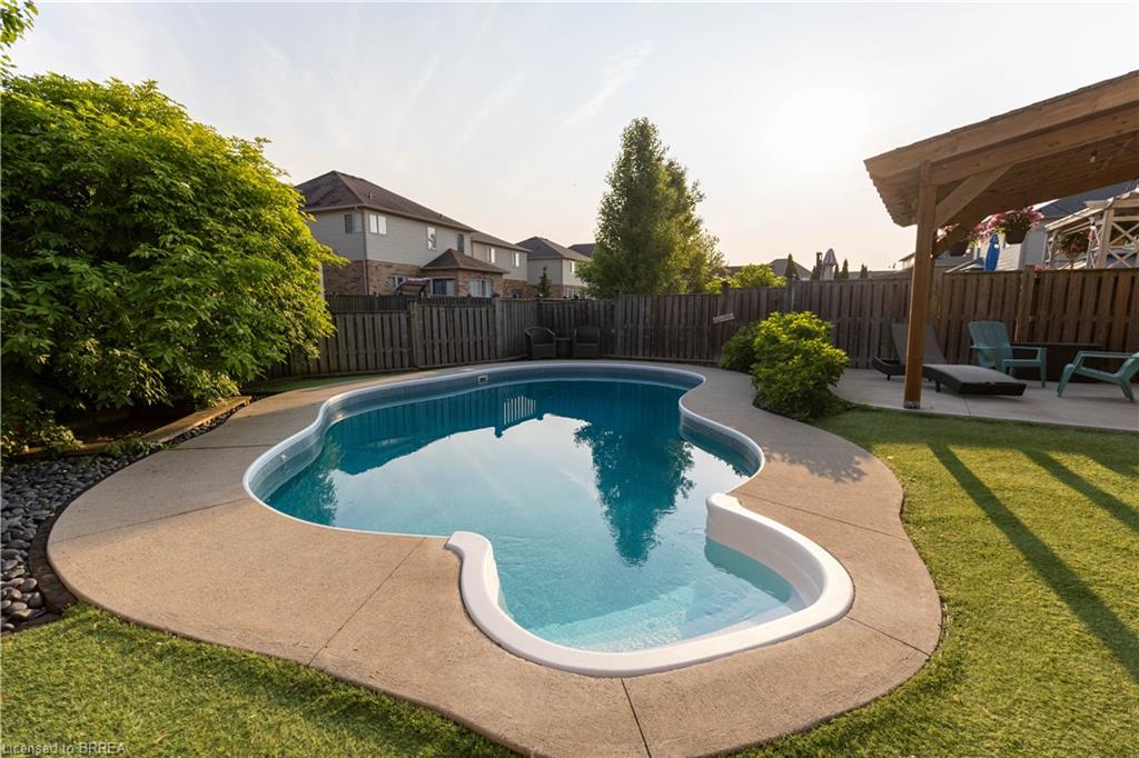 81 Windwood Dr, Hamilton, ON L0R 1C0