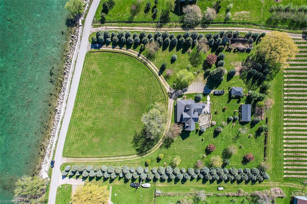 3718 Lakeshore Rd, Beamsville, ON L3J 0X2