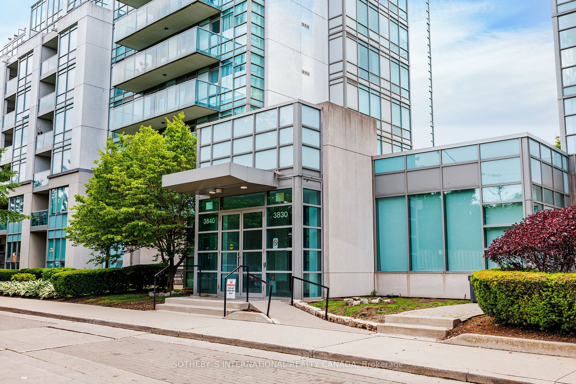 3840 Bathurst St #512, Toronto, ON M3H 6C6