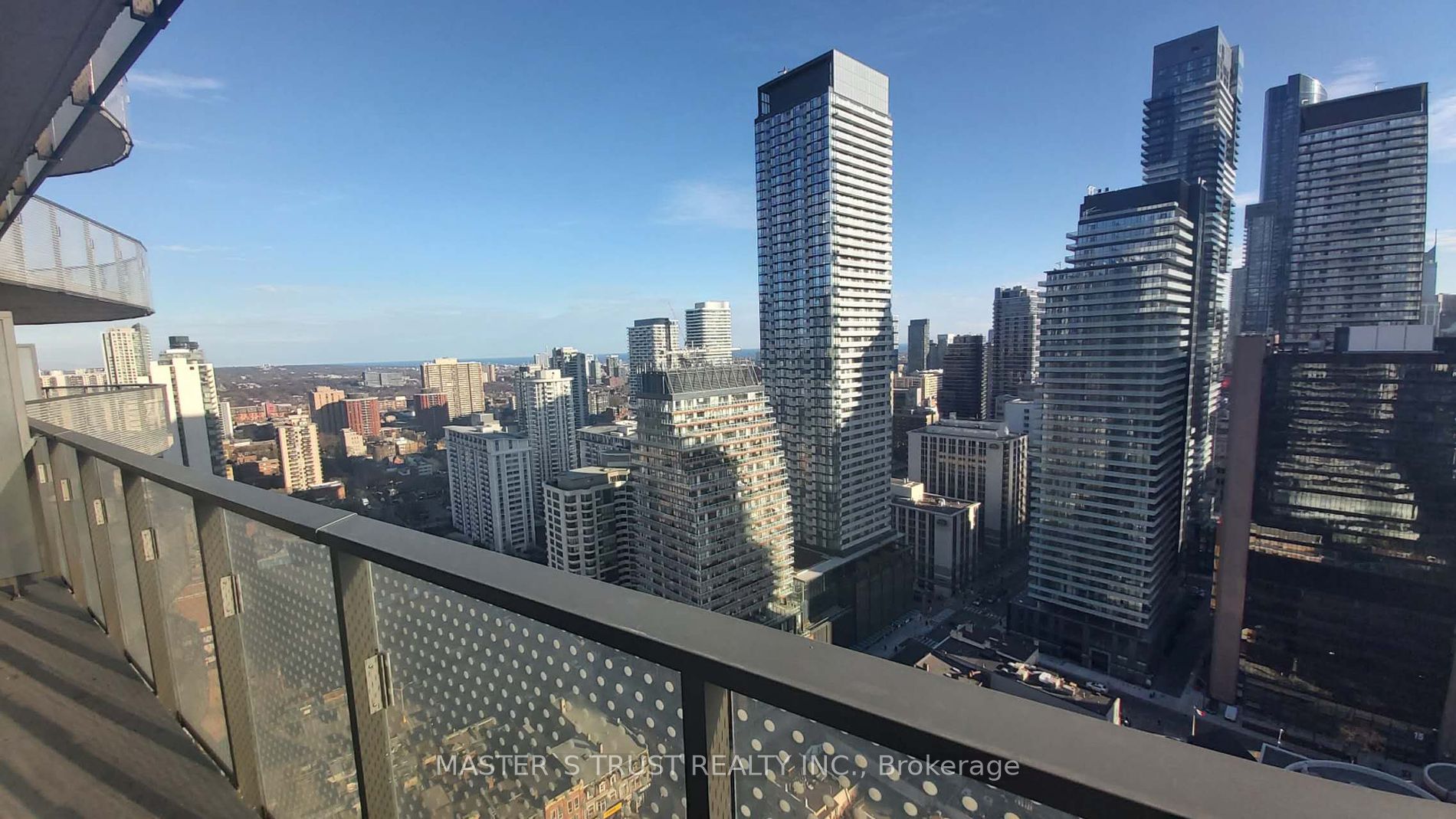 11 Wellesley St W #2804, Toronto, ON M4Y 0G4
