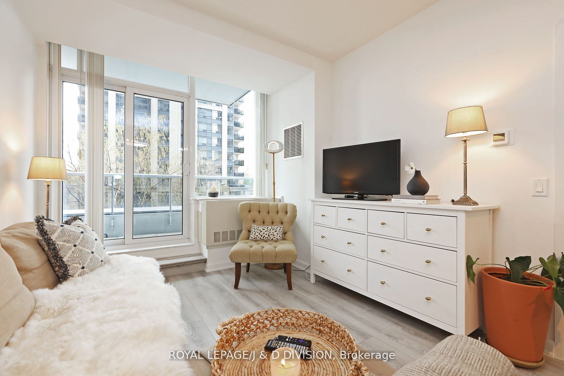 4978 Yonge St W #302, Toronto, ON M2N 7G8