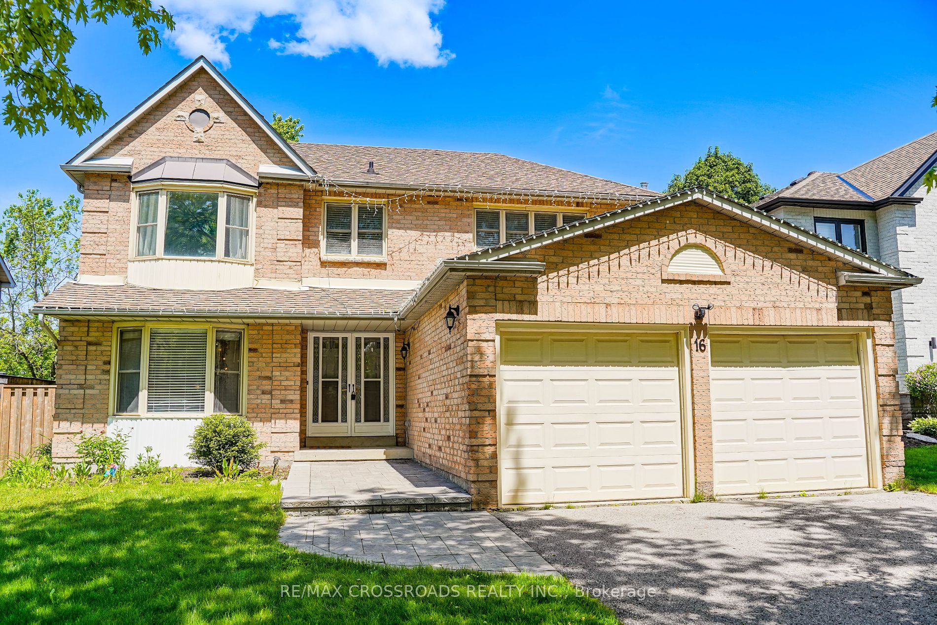 16 Milgate Place, Aurora, ON L4G 5R2