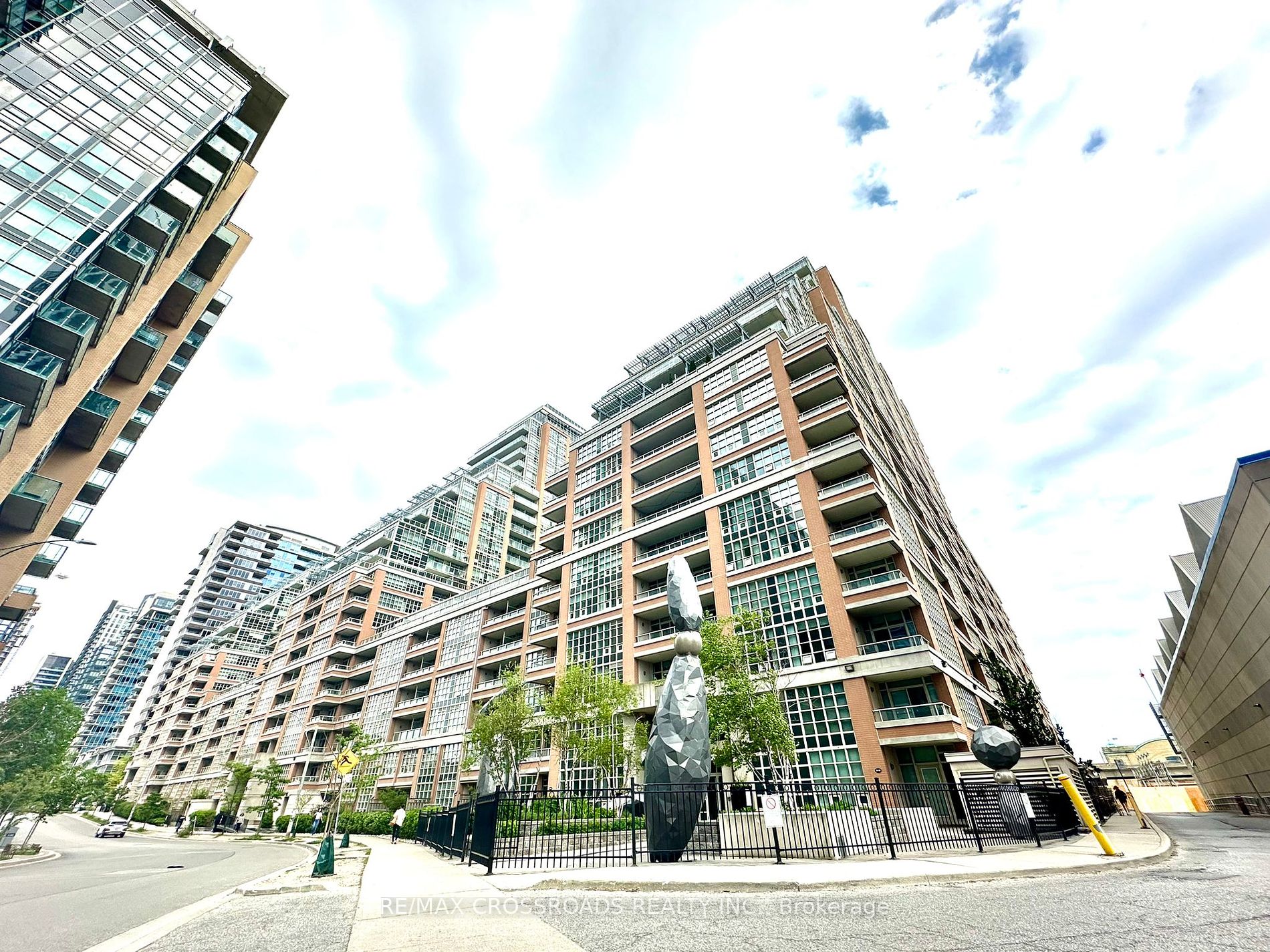 85 E Liberty St #302, Toronto, ON M6K 3R4