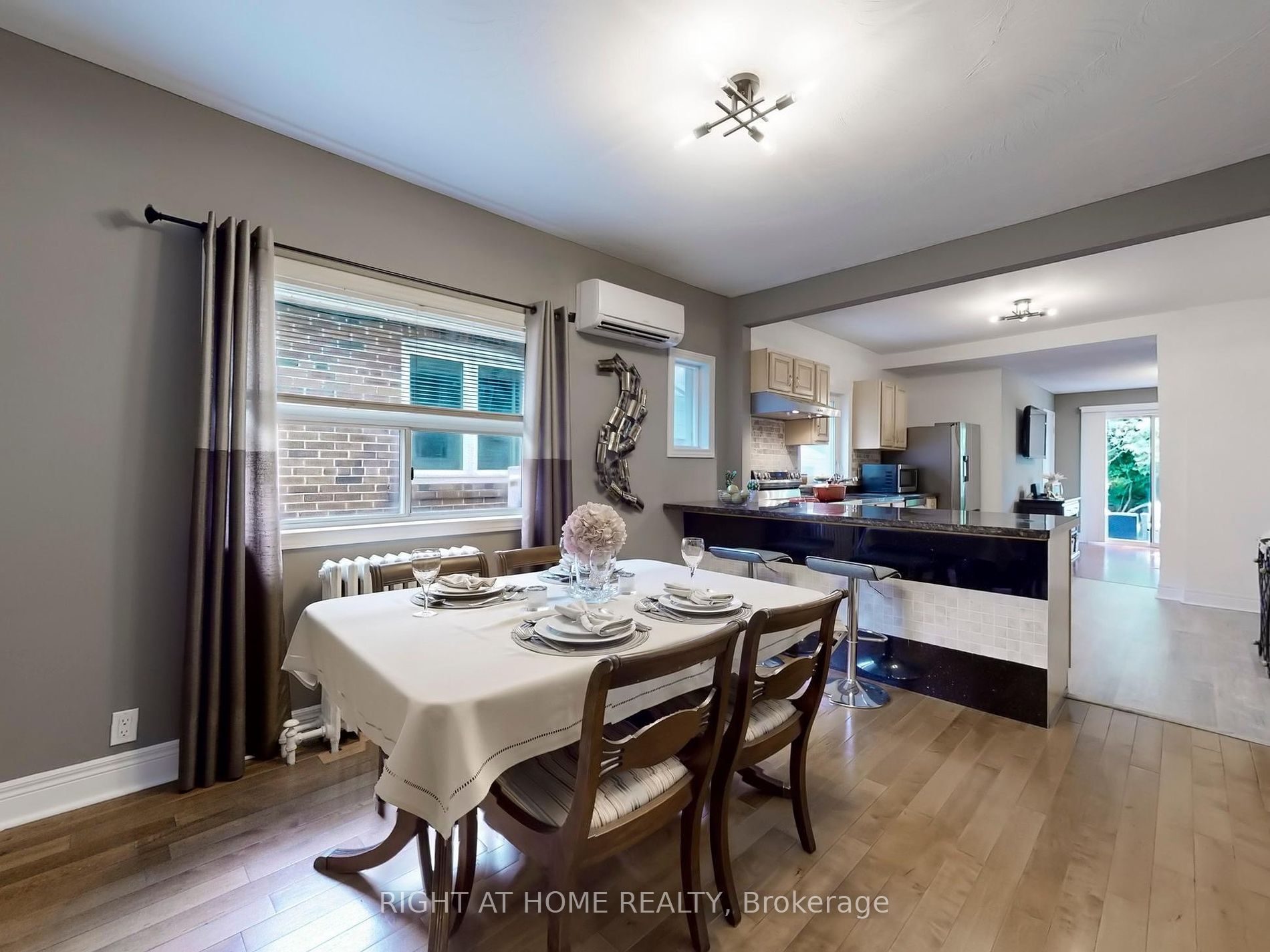 121 Frankdale Avenue, Toronto, ON M4J 4A4