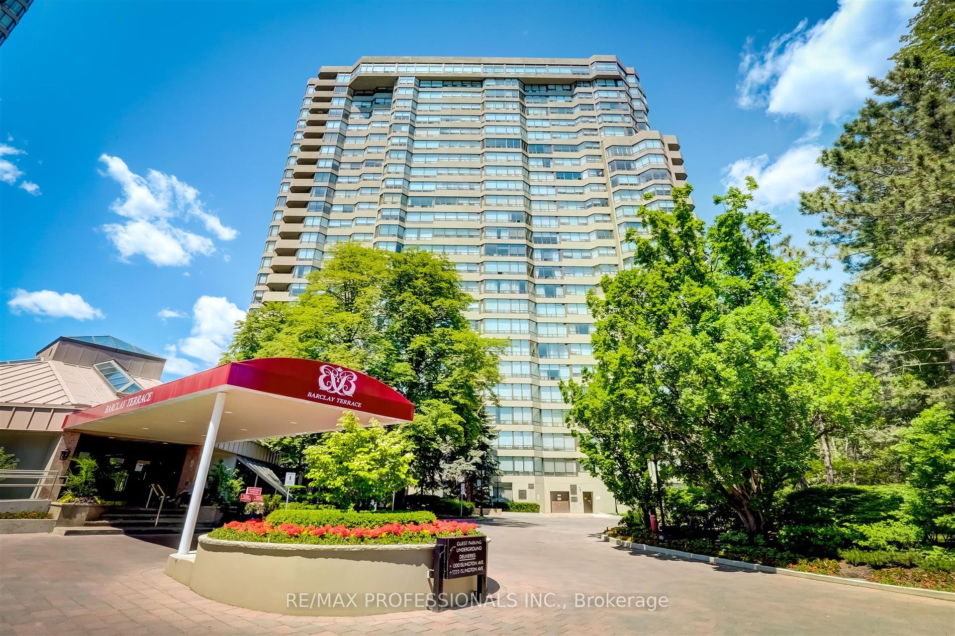 1320 Islington Ave #303, Toronto, ON M9A 5C6