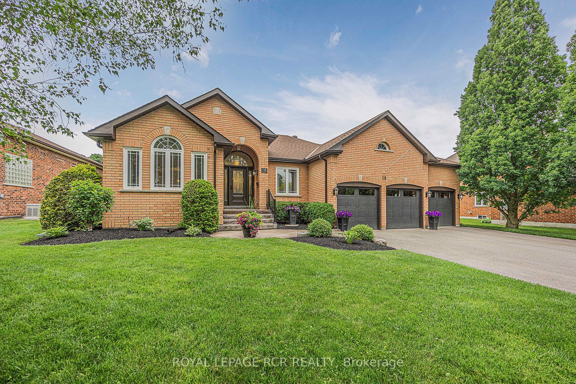18 Campbell Drive, Uxbridge, ON L9P 1R5