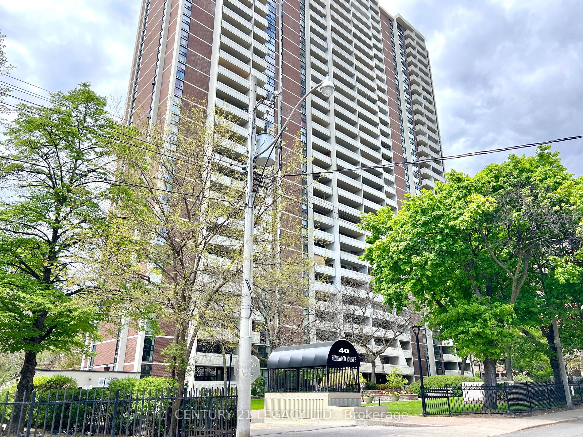40 Homewood Ave #2204, Toronto, ON M4Y 2K2