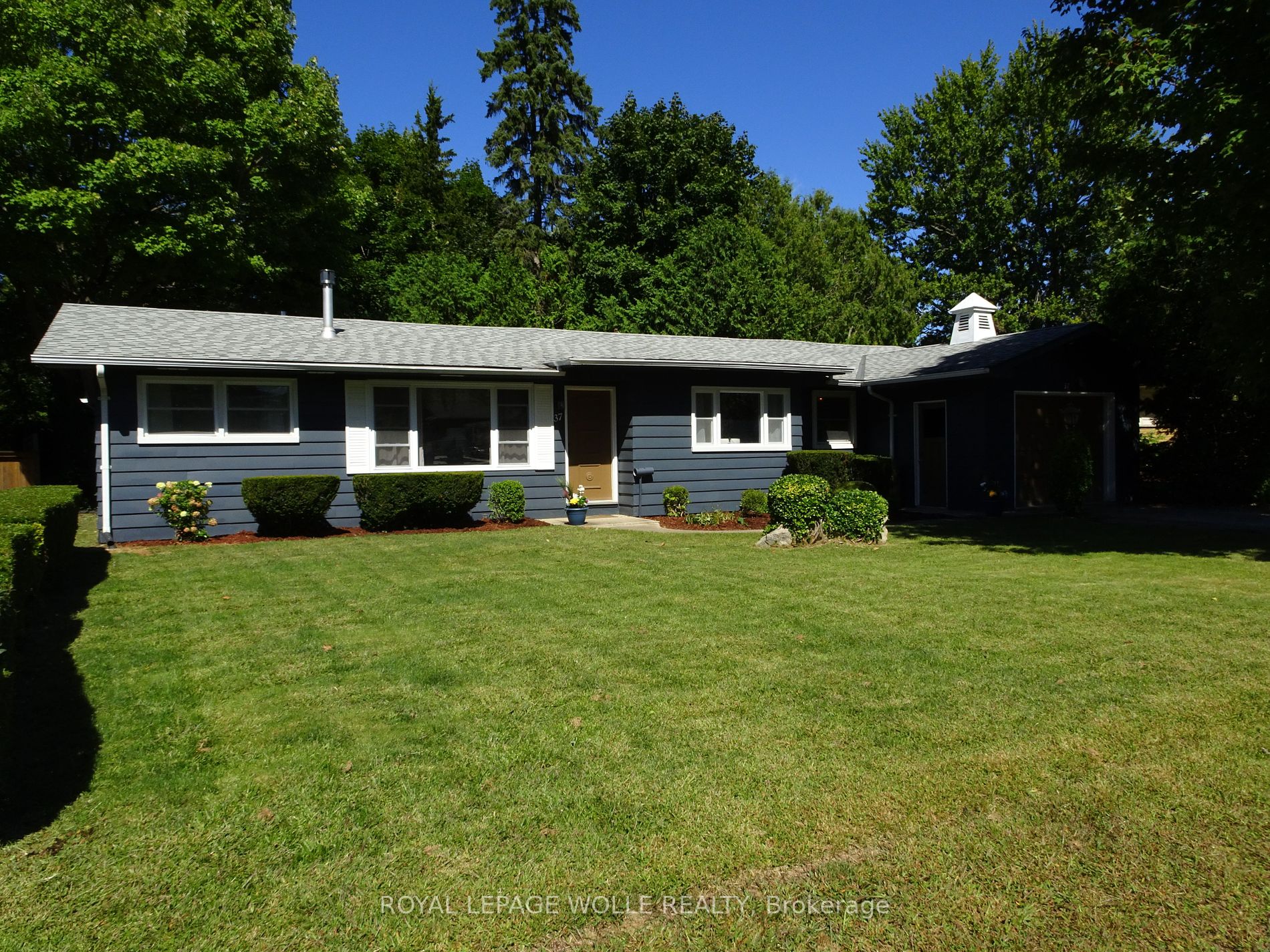 37 Arnella Cres, StrathroyCaradoc, ON N7G 2C4 MLS X9306745 Houseful