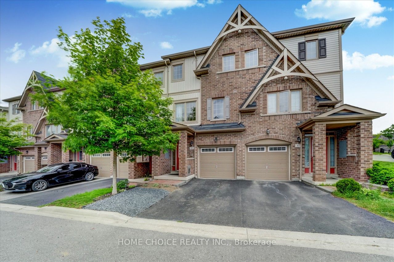 45 Comfort Way, Whitby, ON L1N 2K6