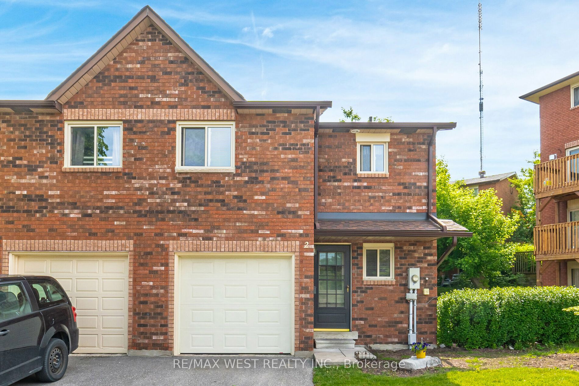 2 Shadowood Road, Barrie, ON L4N 7K4